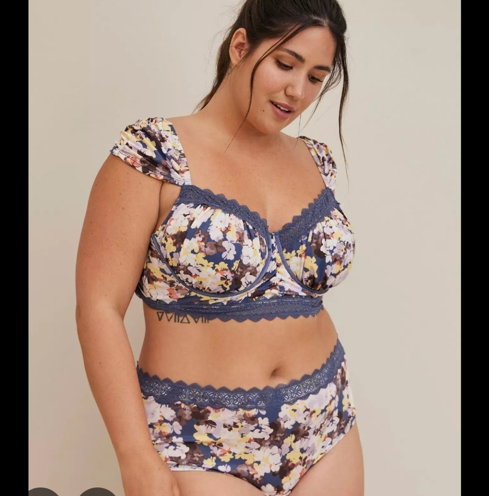 Torrid Blue Lace Floral Bra with Adjustable Straps